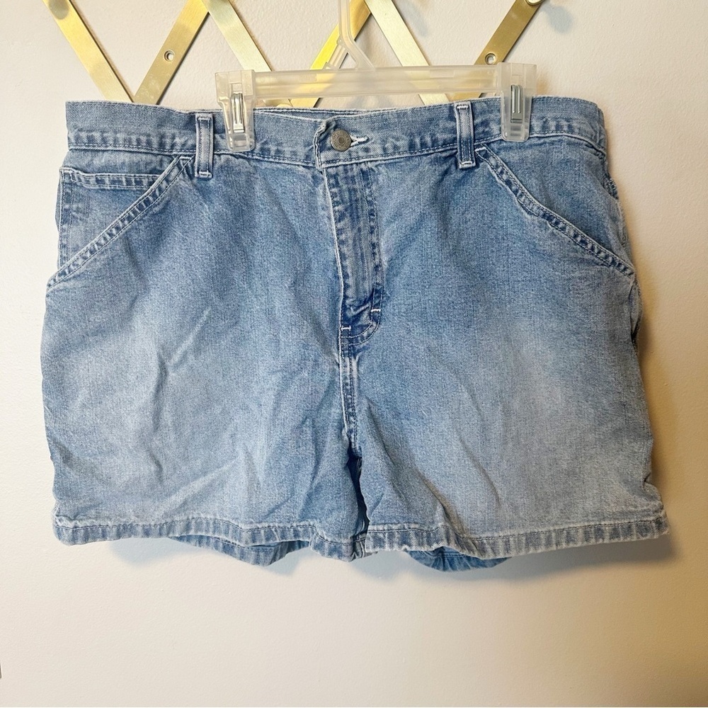Tommy Hilfiger cargo vintage y2k style denim shorts.